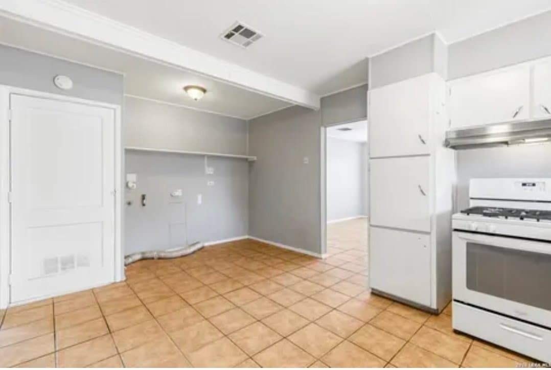 San Antonio House: 214 Early Way Drive