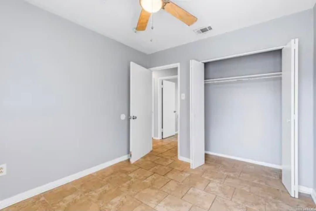 San Antonio House: 214 Early Way Drive