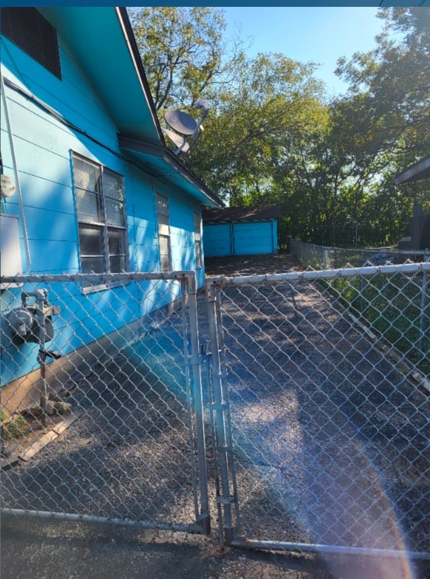 San Antonio House: 214 Early Way Drive