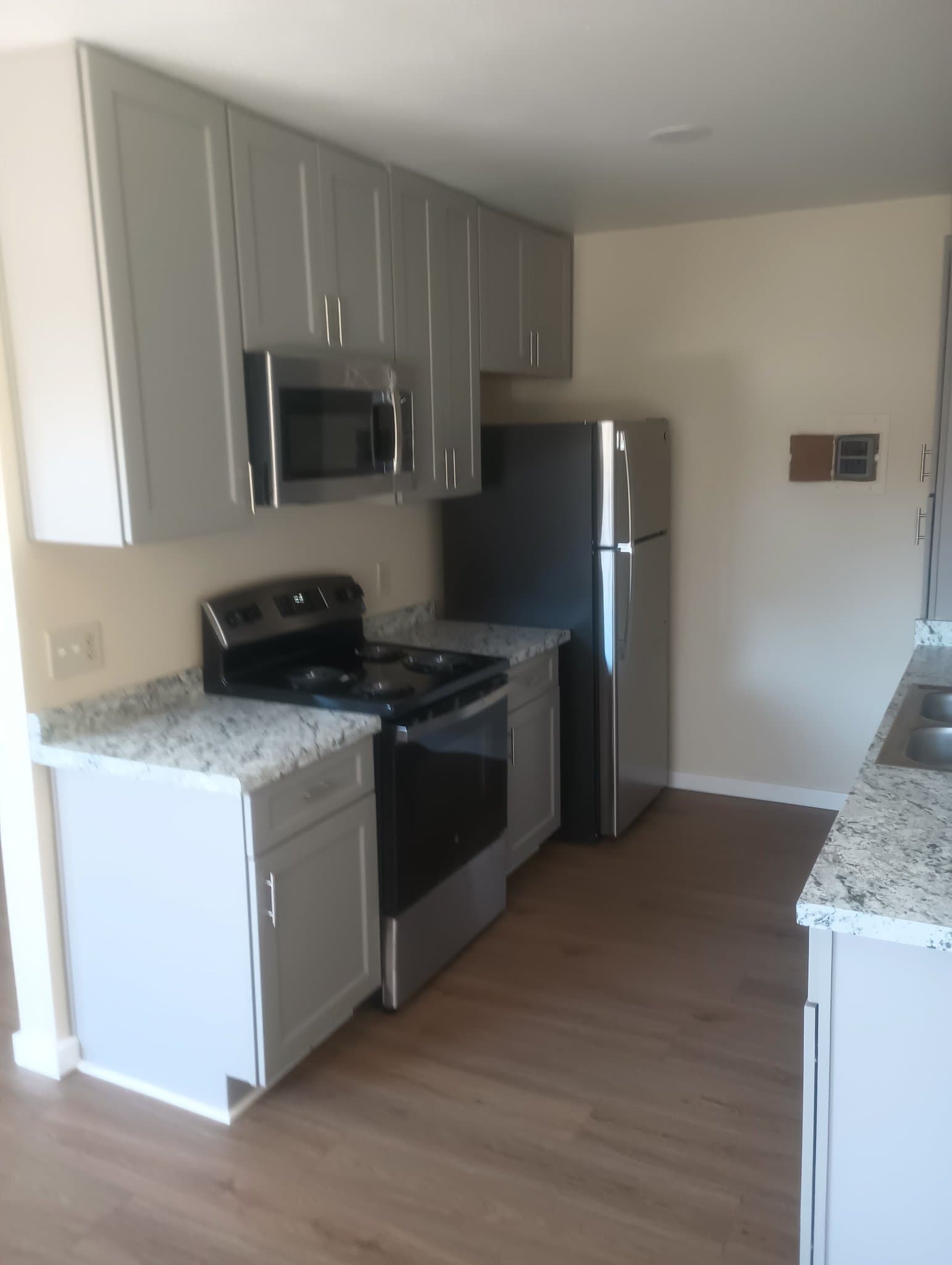 Riverside Apartment: 9435 California Ave