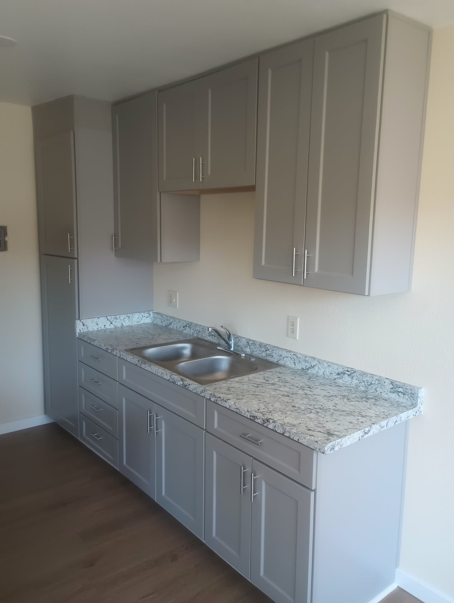 Riverside Apartment: 9435 California Ave