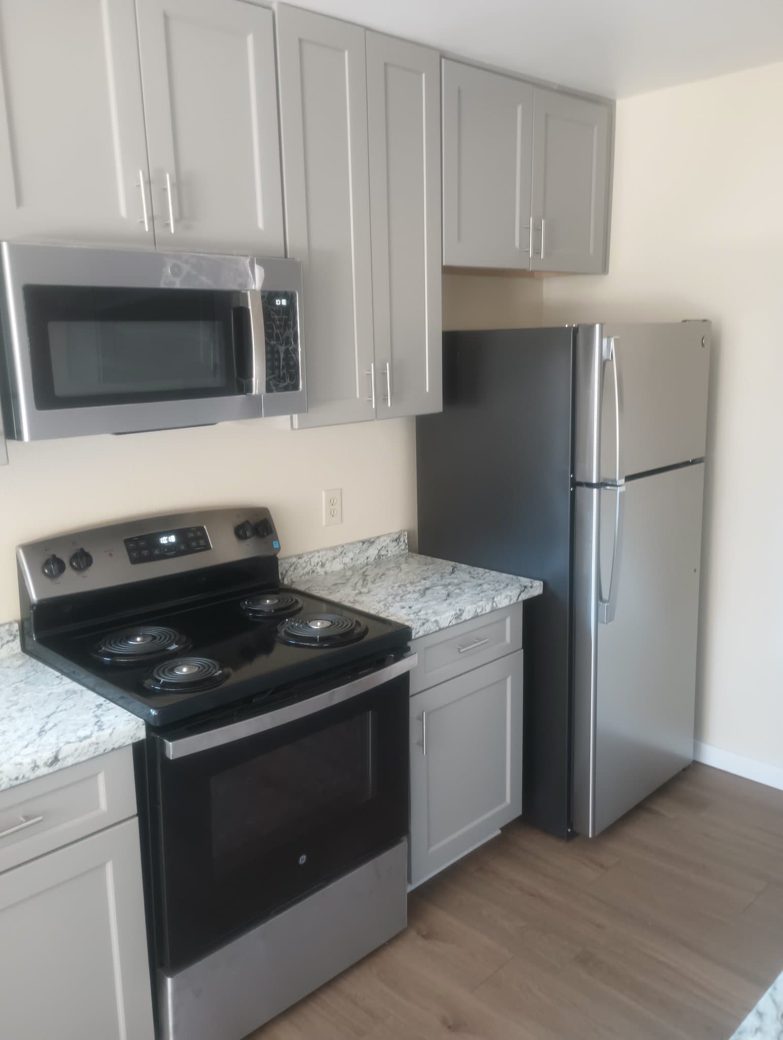 Riverside Apartment: 9435 California Ave