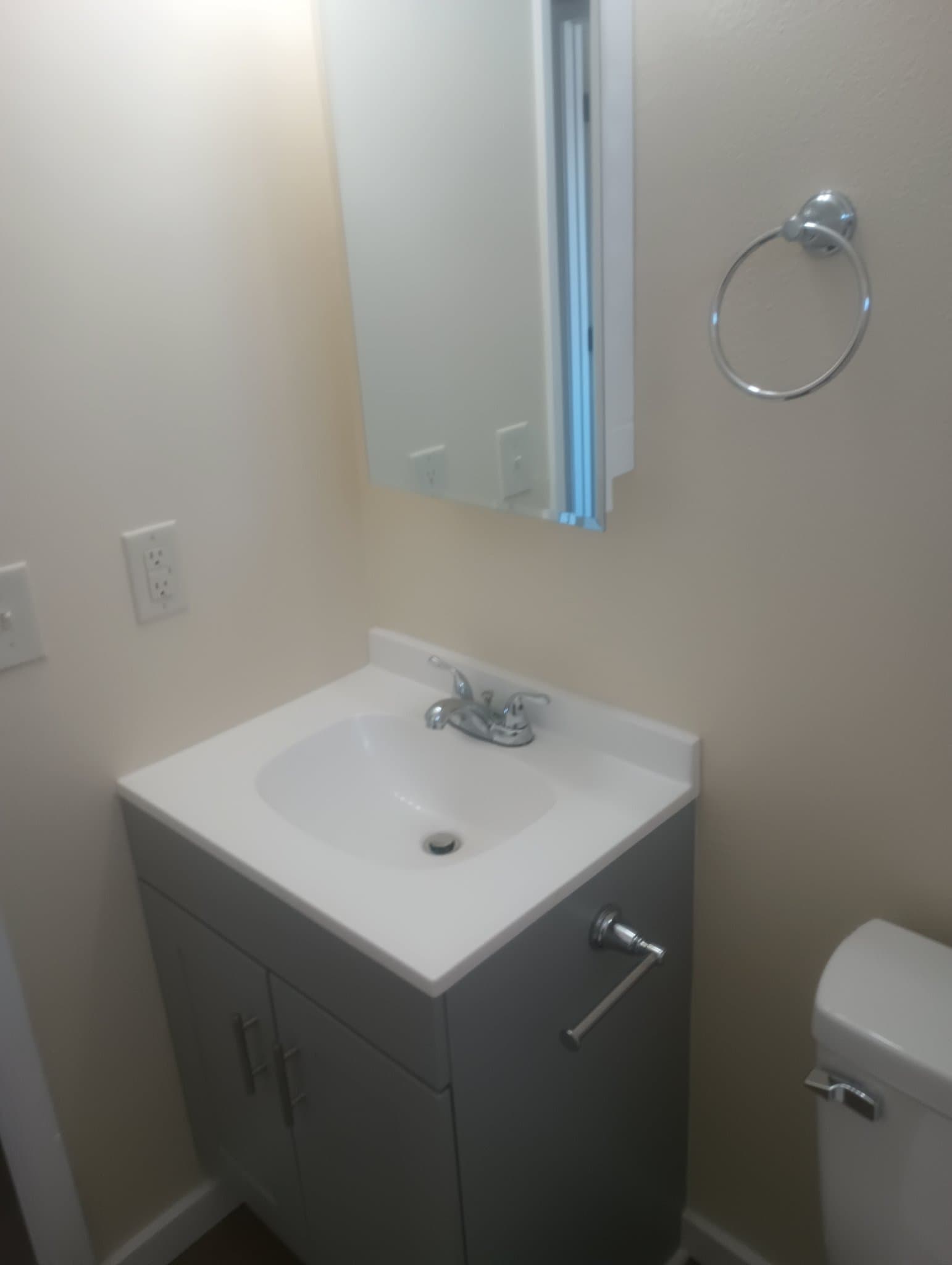 Riverside Apartment: 9435 California Ave