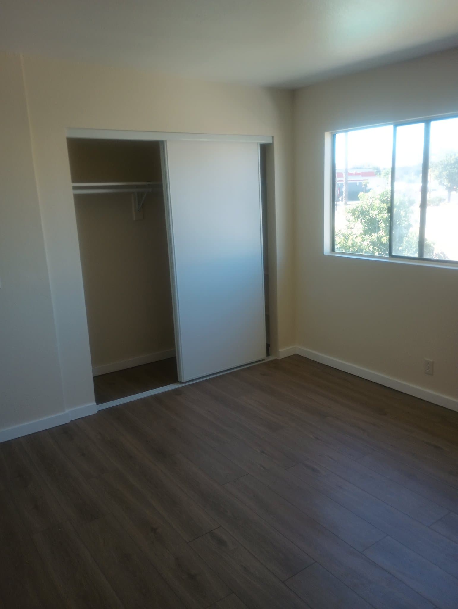 Riverside Apartment: 9435 California Ave