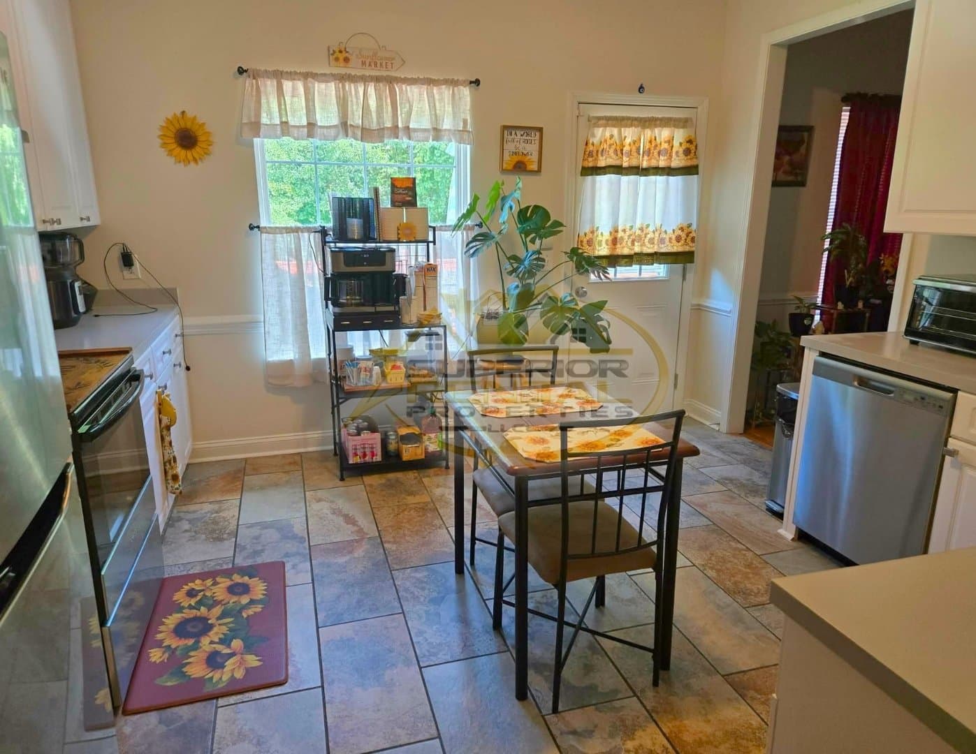Columbia House: 124 Pickwick Drive