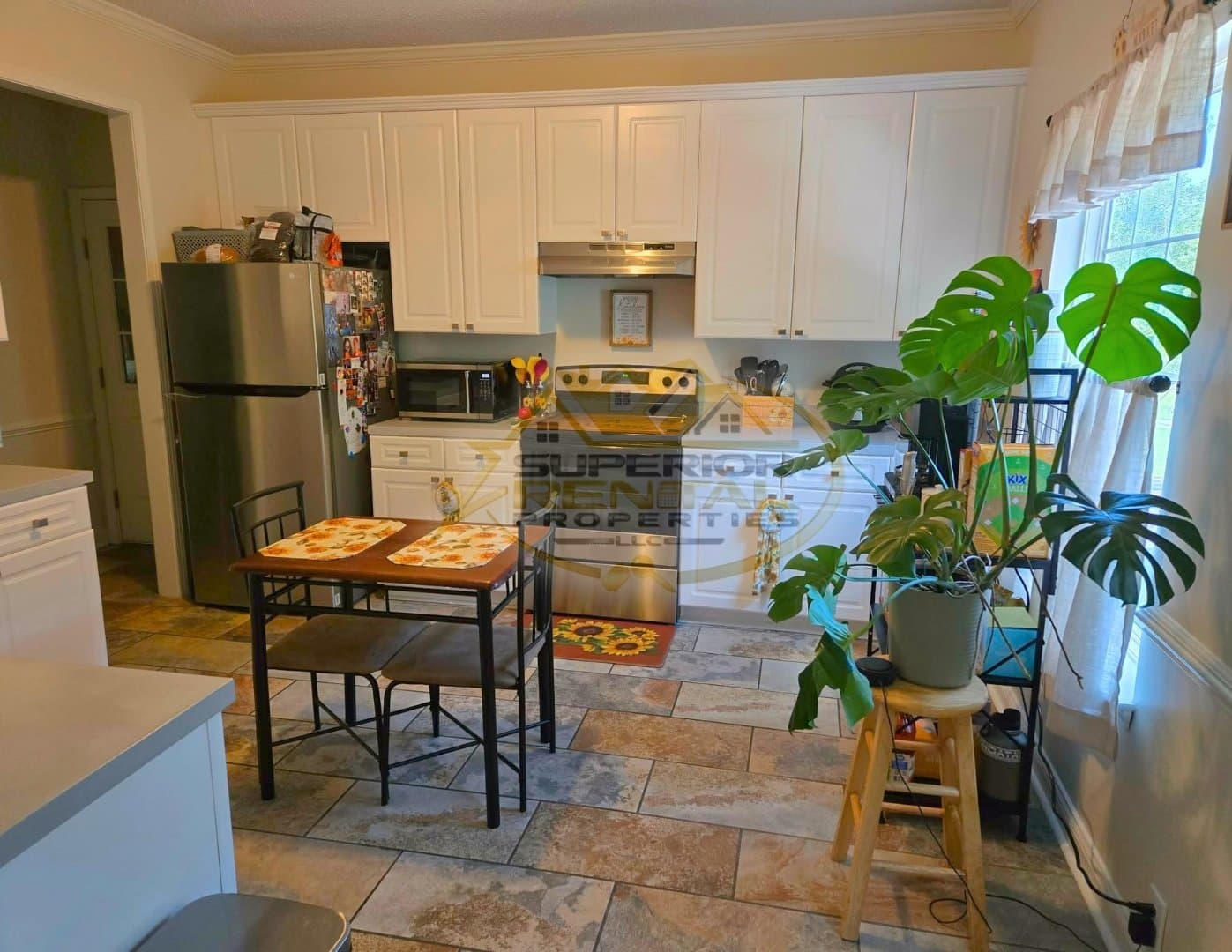 Columbia House: 124 Pickwick Drive