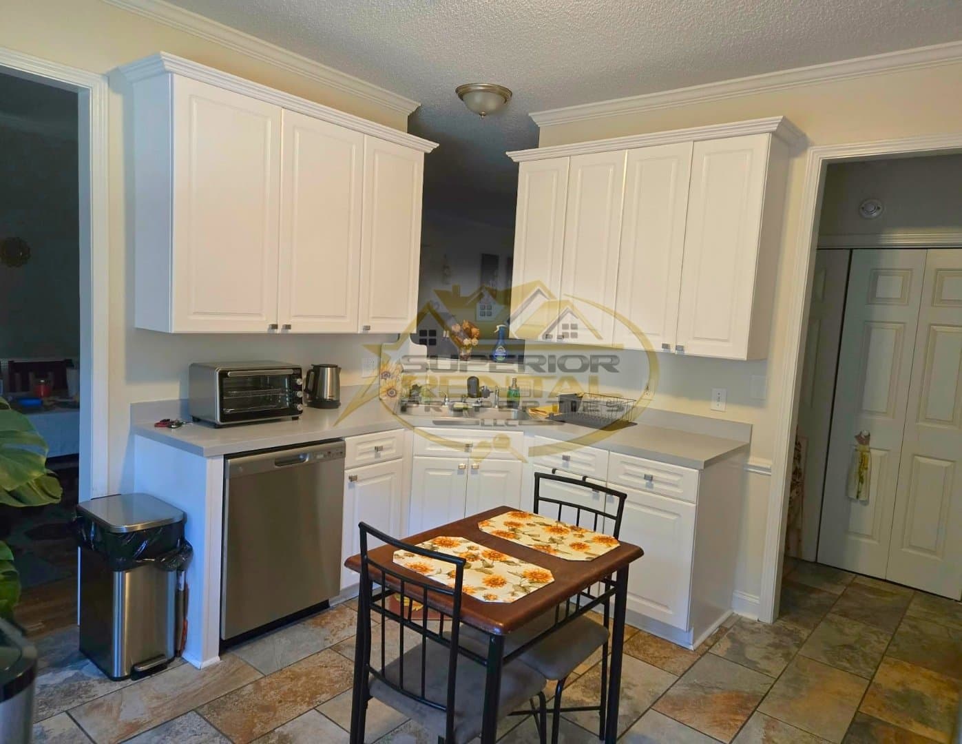 Columbia House: 124 Pickwick Drive