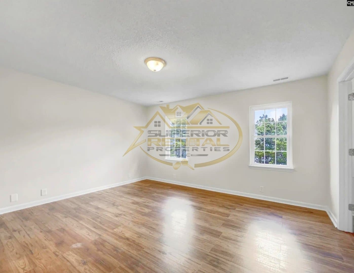 Columbia House: 124 Pickwick Drive