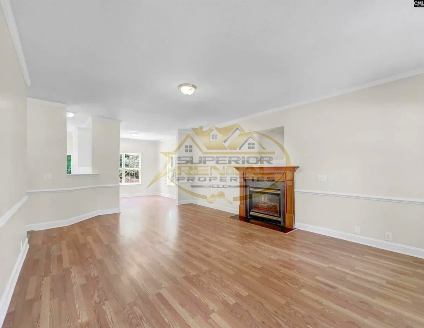 Columbia House: 124 Pickwick Drive