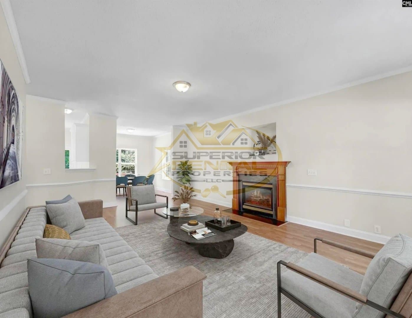Columbia House: 124 Pickwick Drive