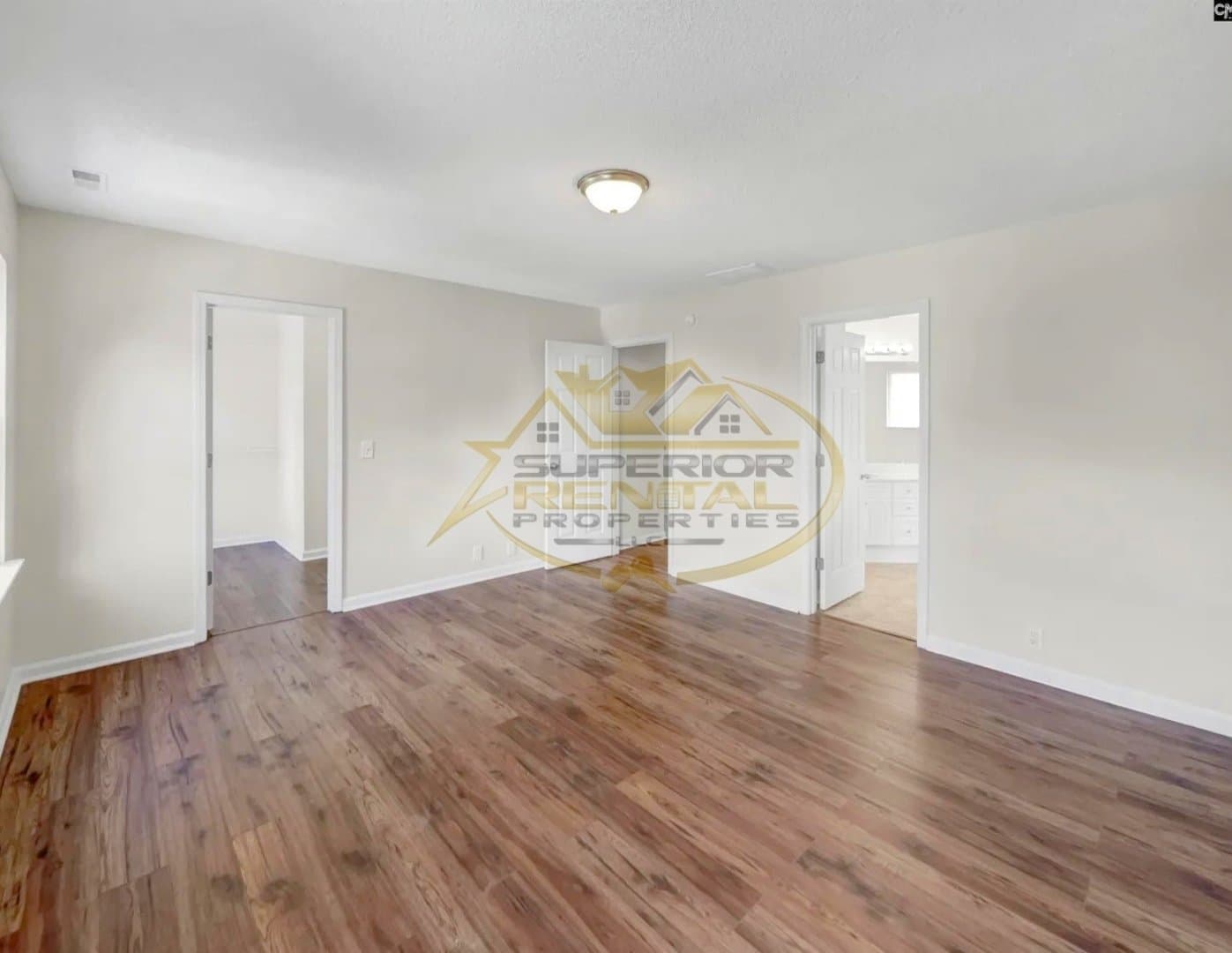 Columbia House: 124 Pickwick Drive