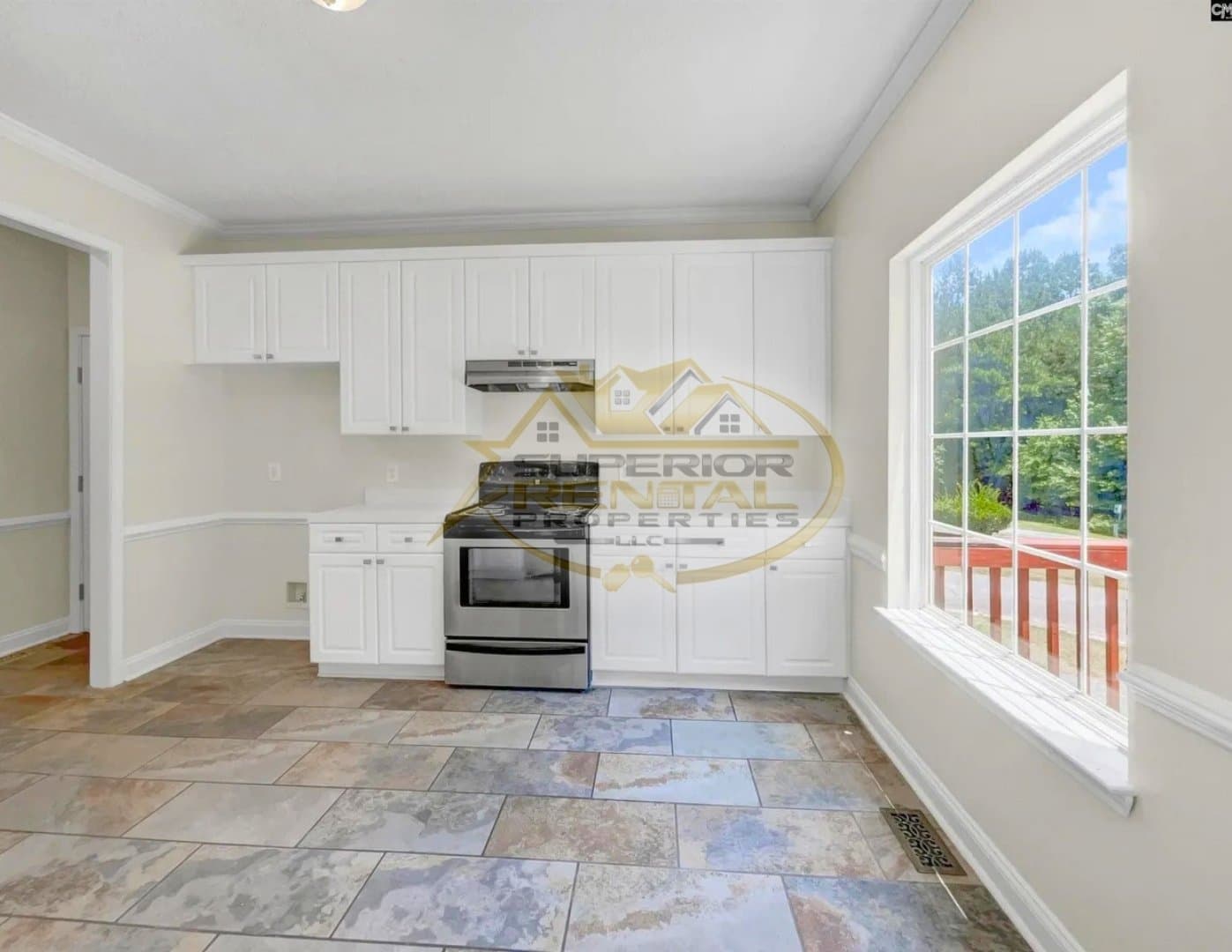 Columbia House: 124 Pickwick Drive