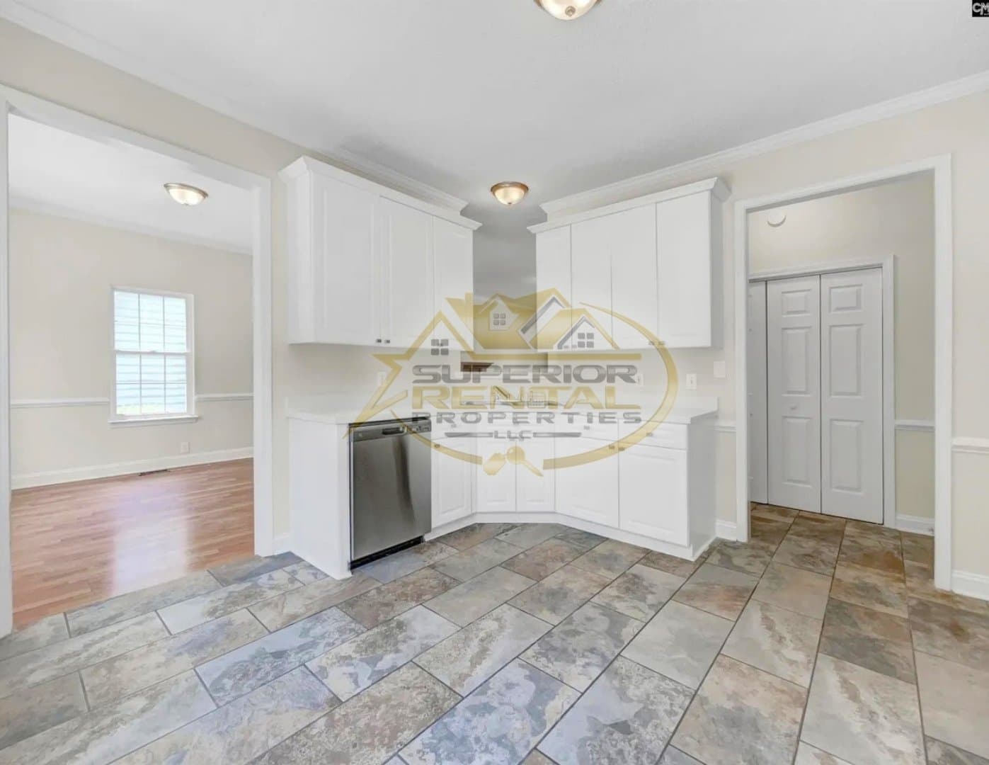 Columbia House: 124 Pickwick Drive