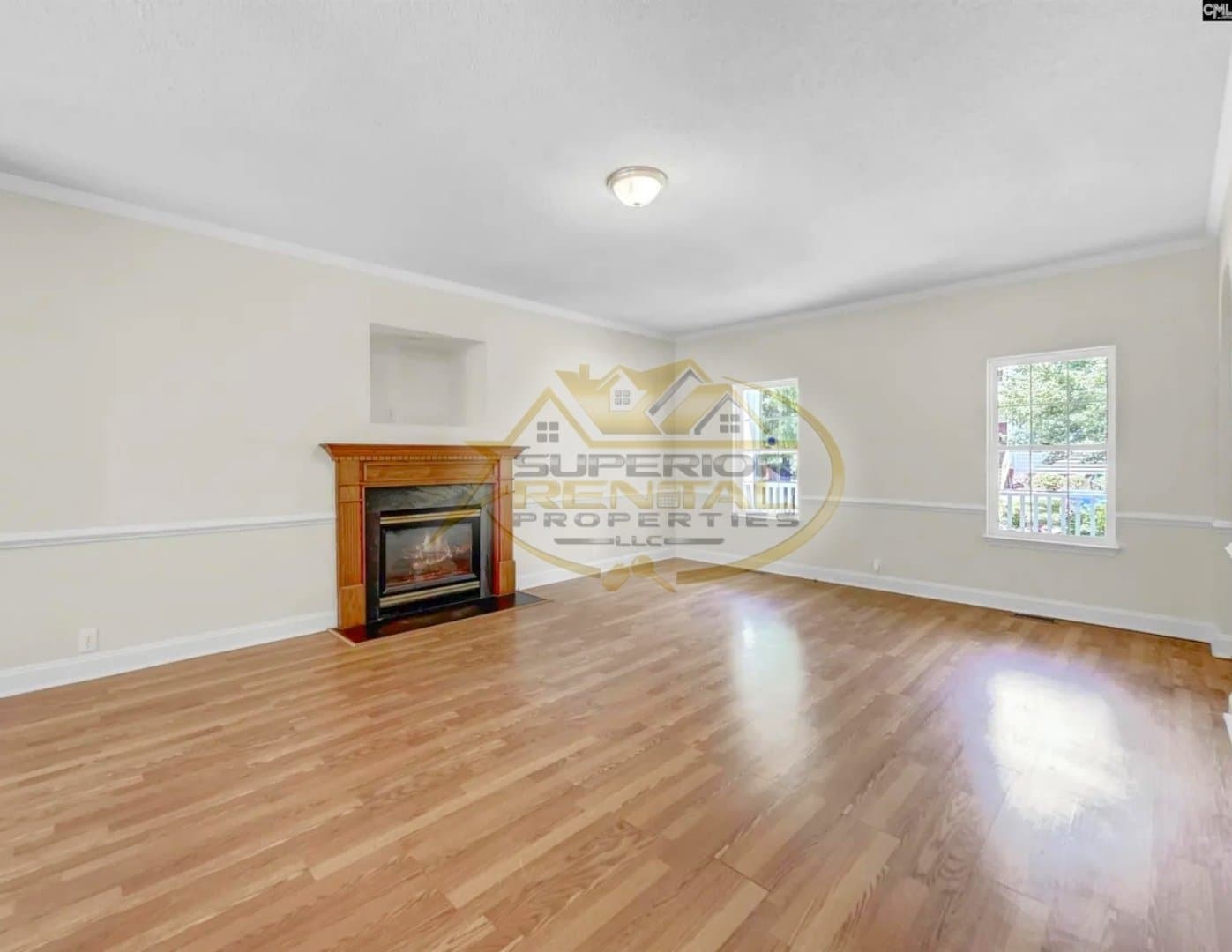 Columbia House: 124 Pickwick Drive