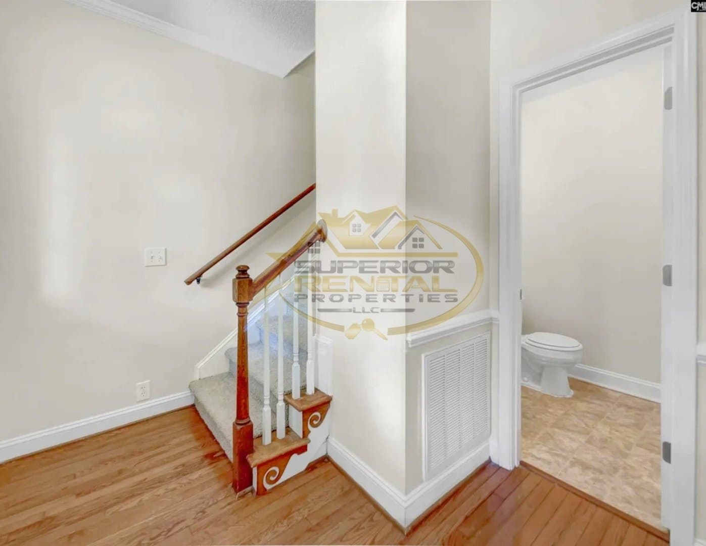 Columbia House: 124 Pickwick Drive