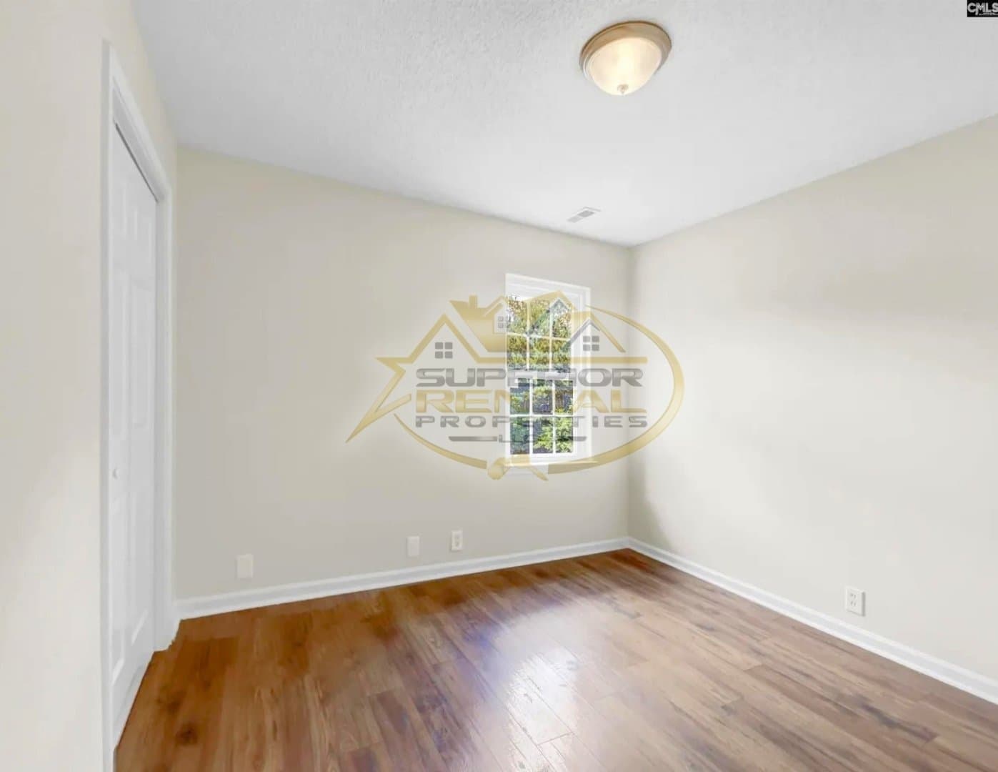 Columbia House: 124 Pickwick Drive