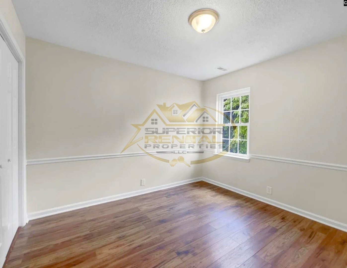 Columbia House: 124 Pickwick Drive