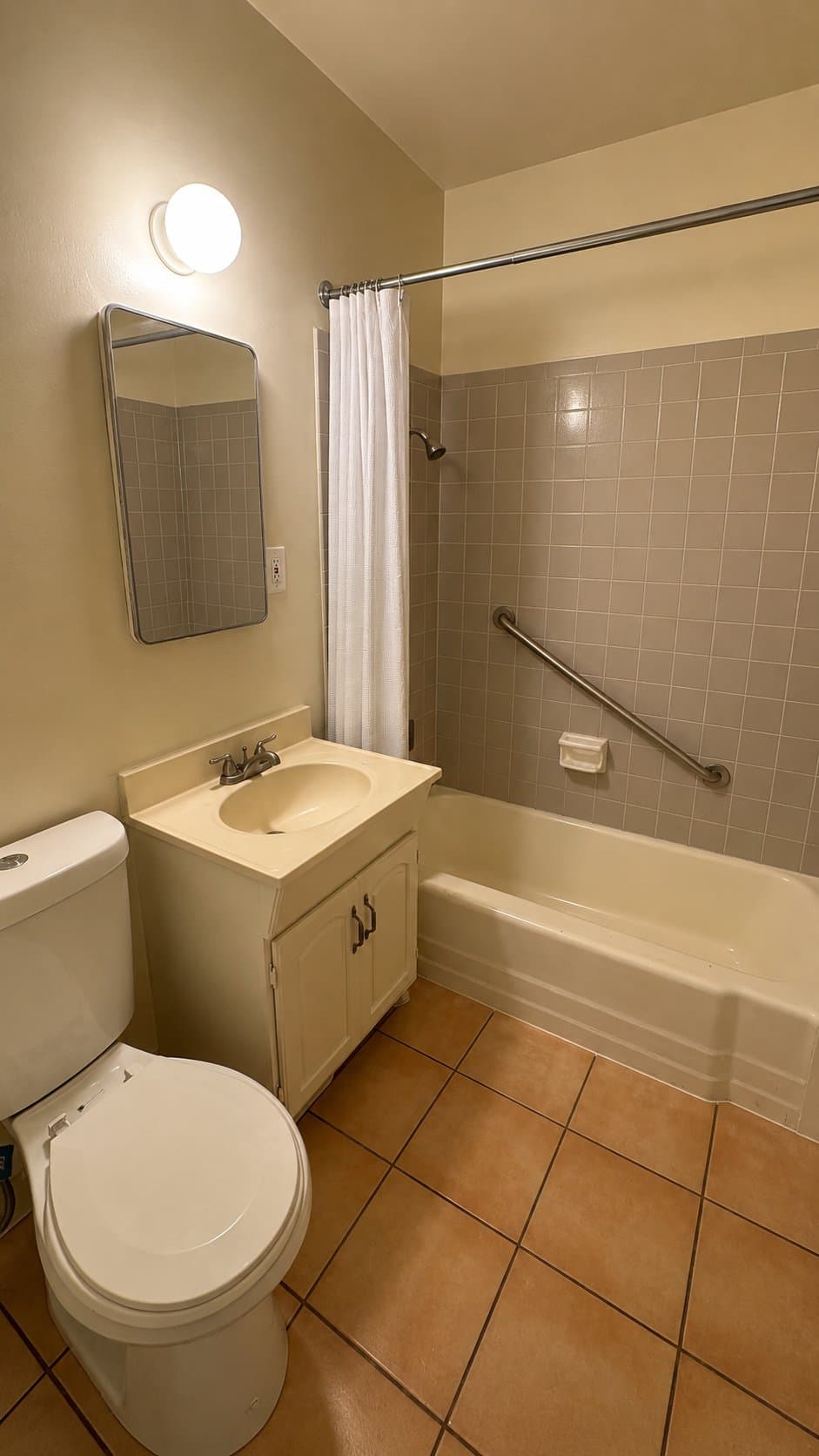 Los Angeles Apartment: 1433 W 84th Pl #6