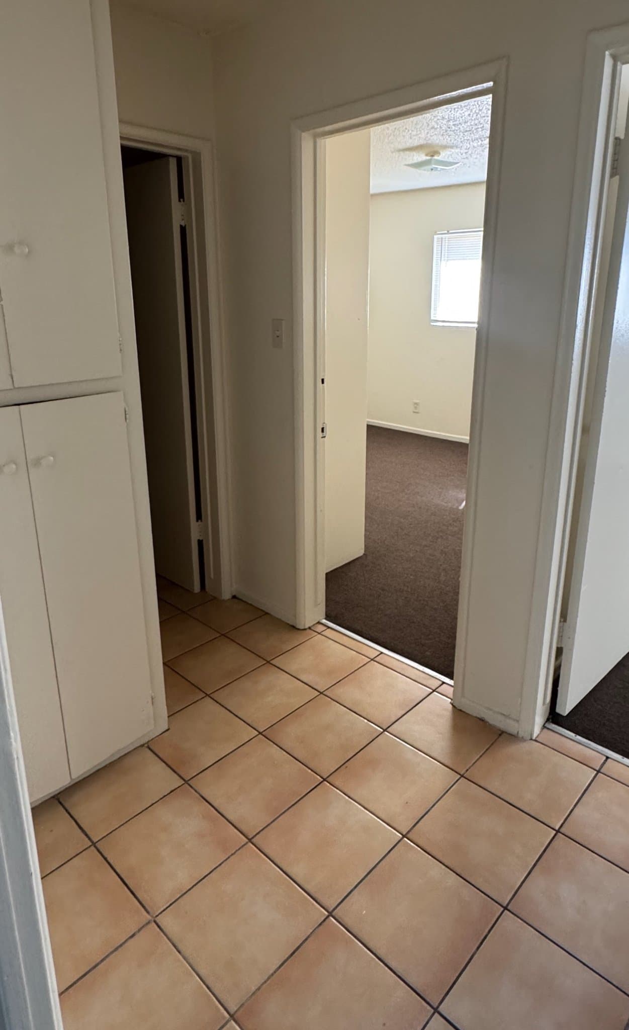 Los Angeles Apartment: 1433 W 84th Pl #6