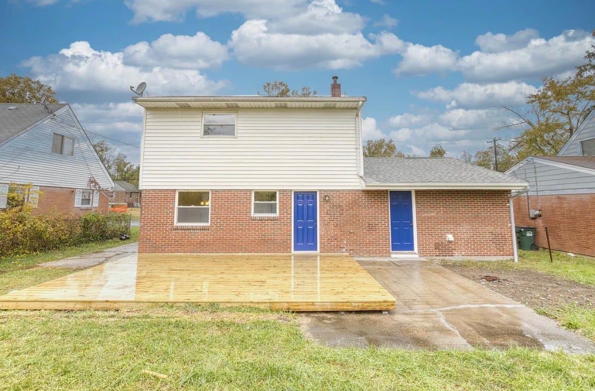 Cincinnati House: 833 W Galbraith Rd