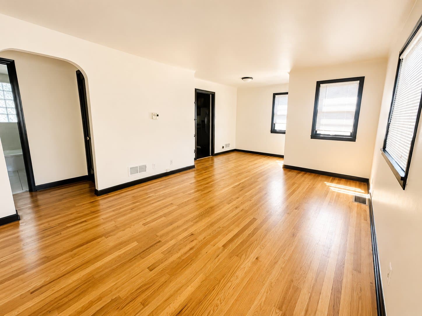 Edgewater House: 2906 Depew St