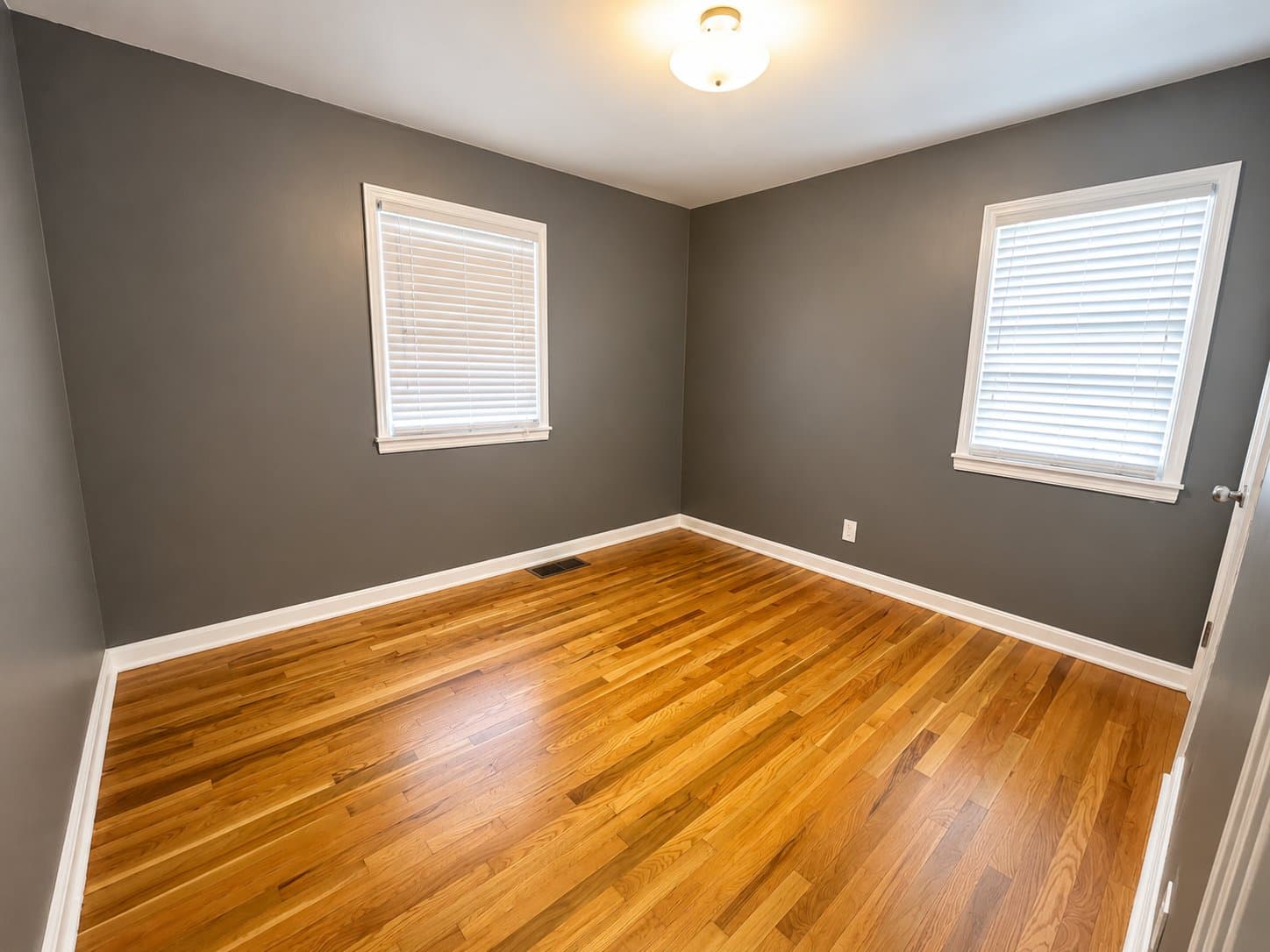 Edgewater House: 2906 Depew St