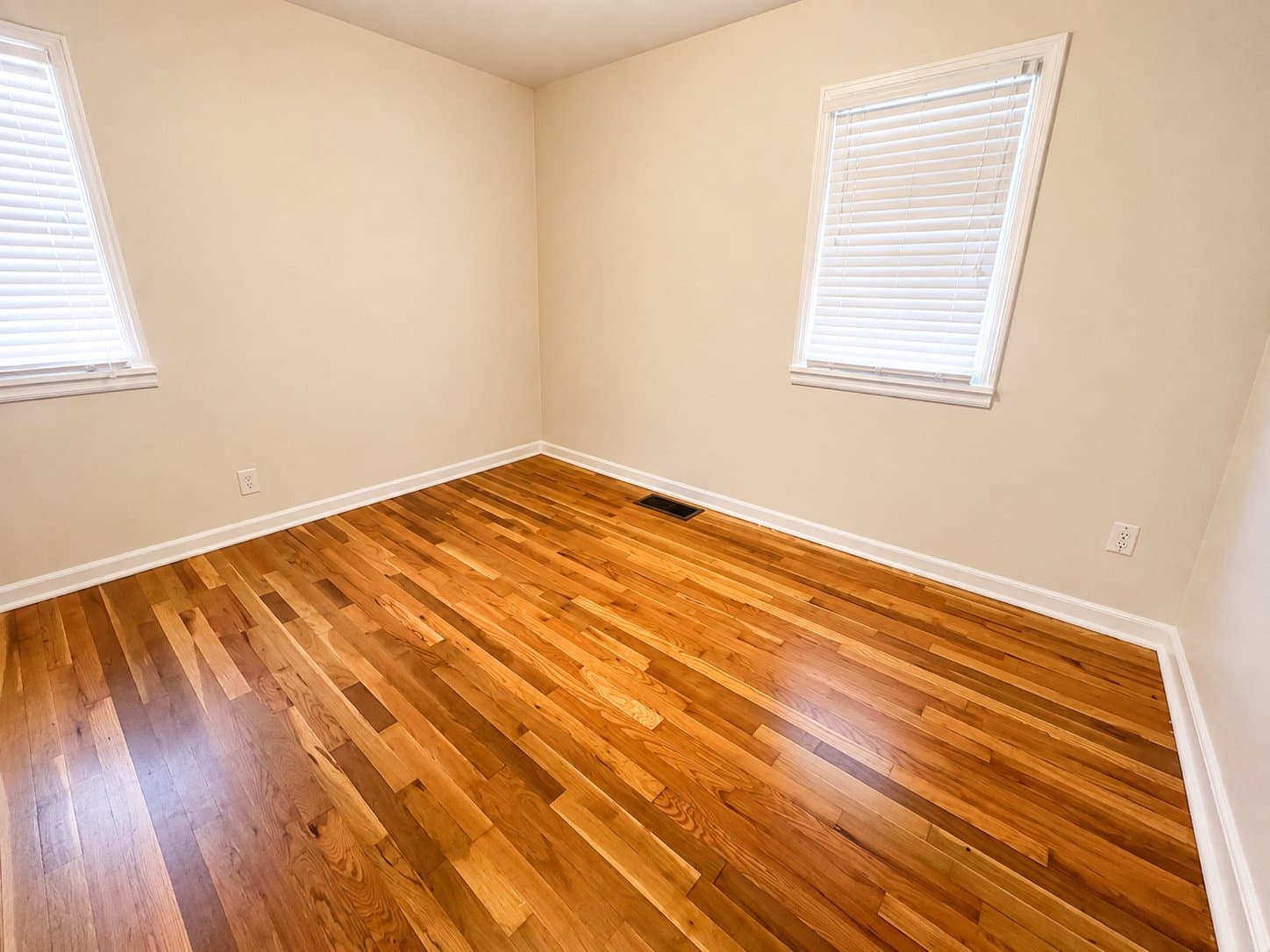 Edgewater House: 2906 Depew St