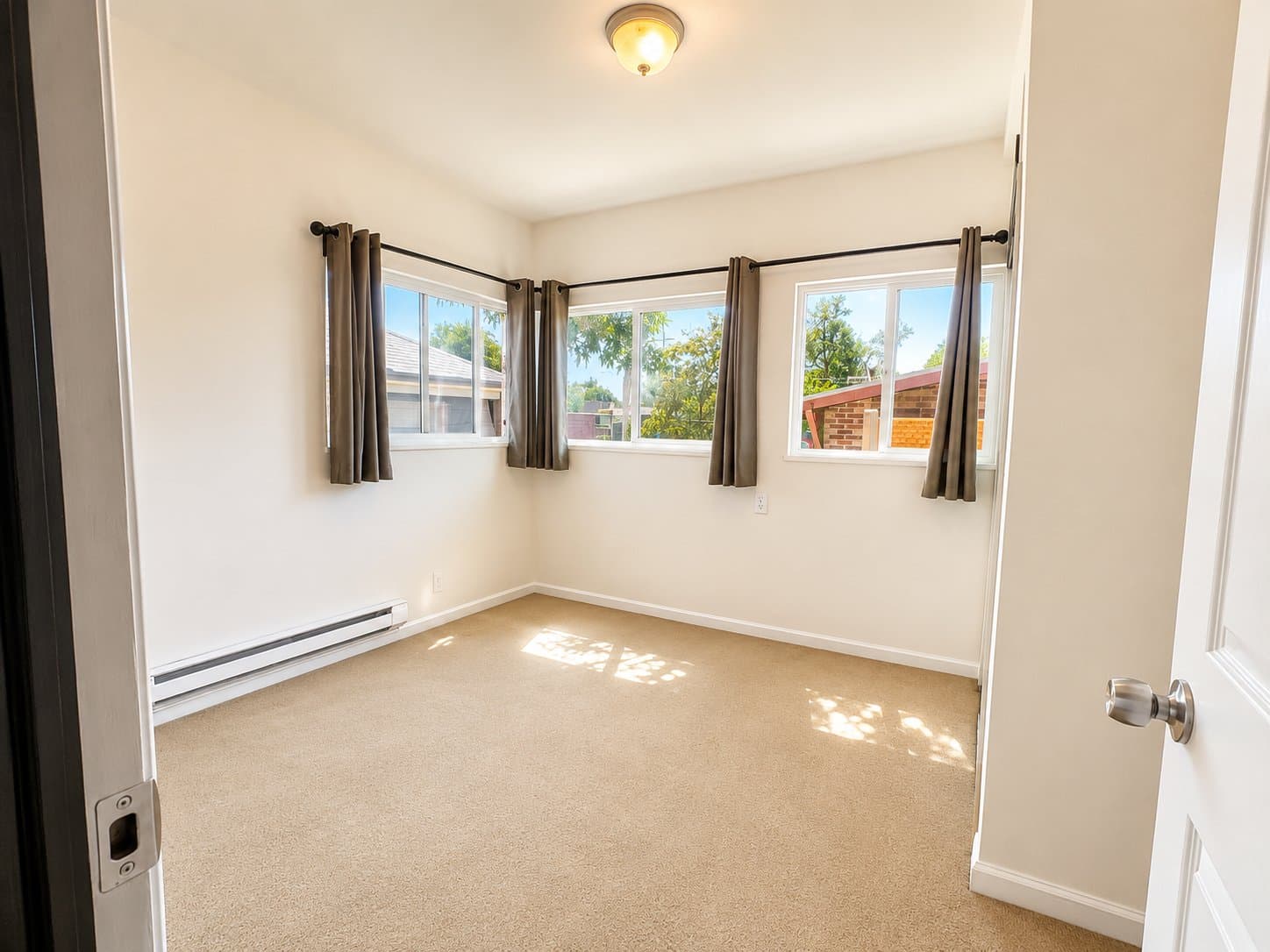 Edgewater House: 2906 Depew St