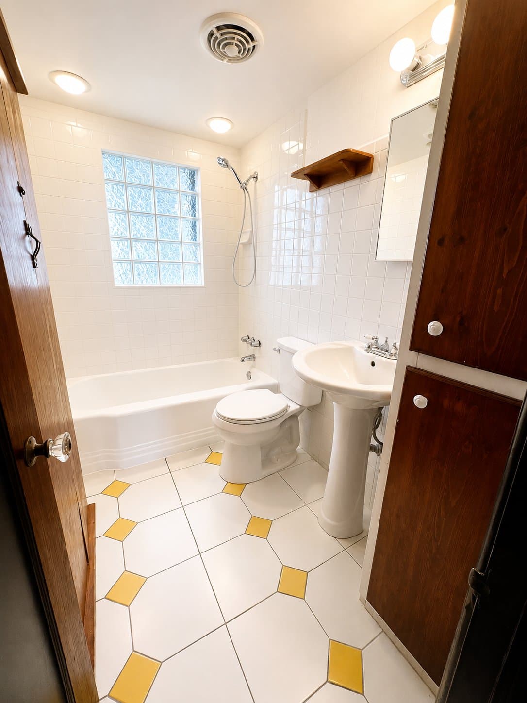 Edgewater House: 2906 Depew St