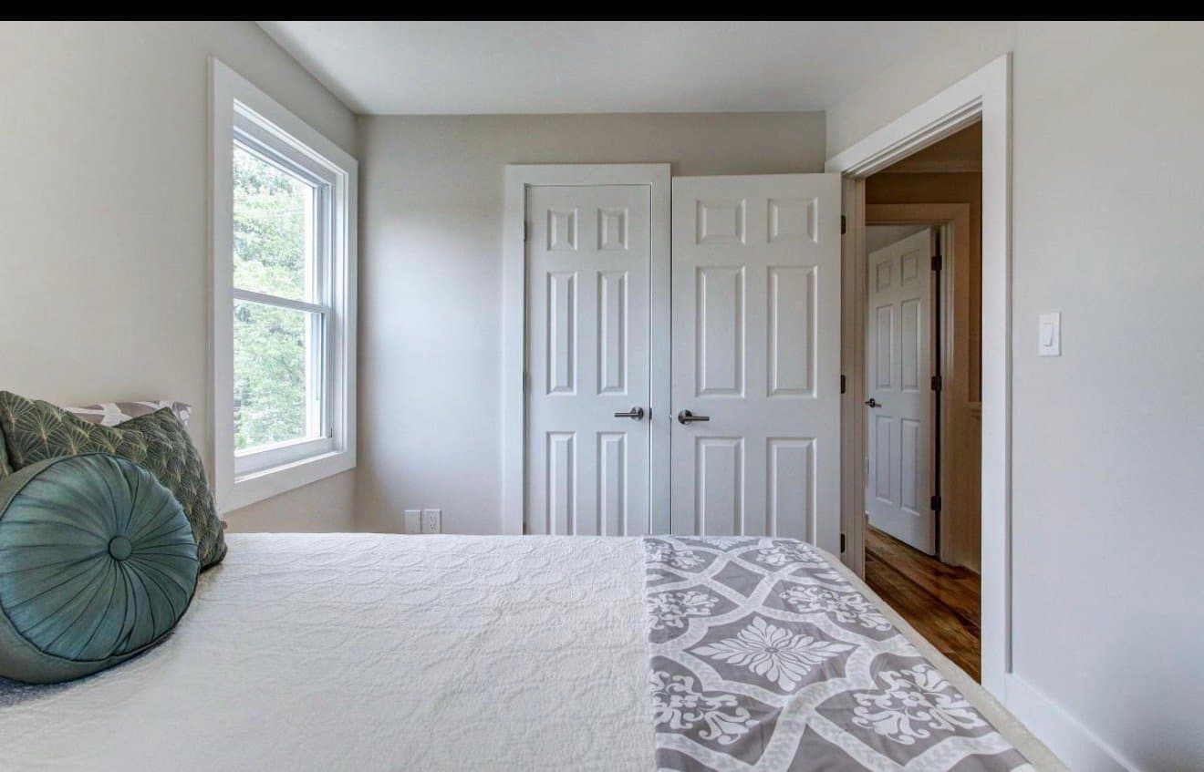 Washington Single Room: 825 50th pl ne,