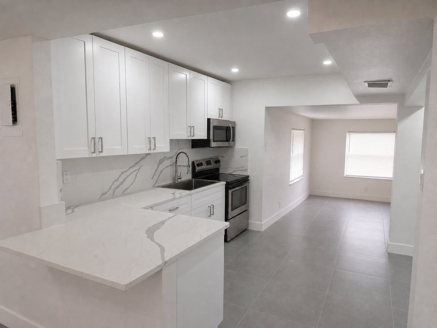 hollywood House: 6340 rodman st