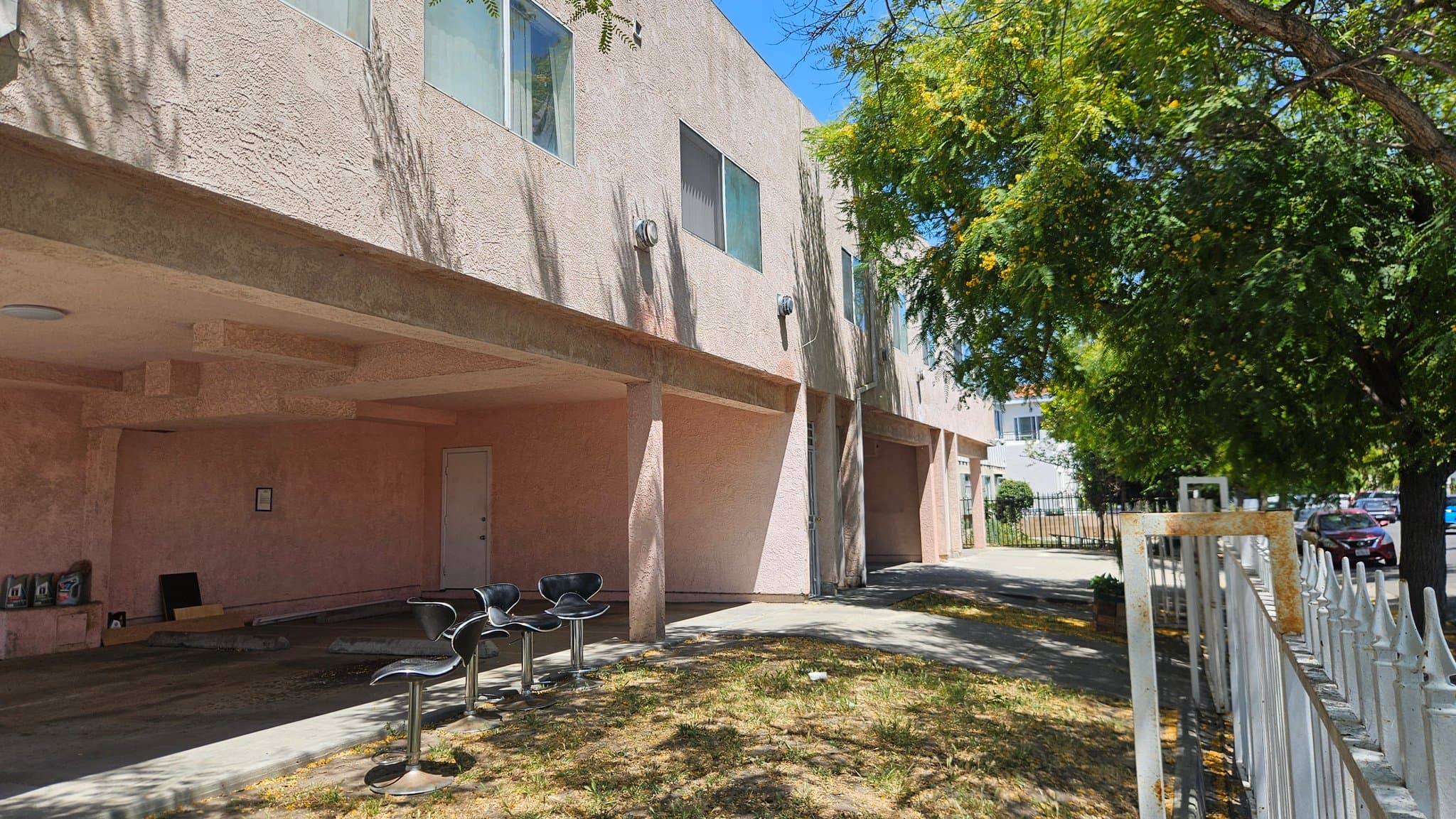 Los Angeles Apartment: 1750 S Longwood Ave