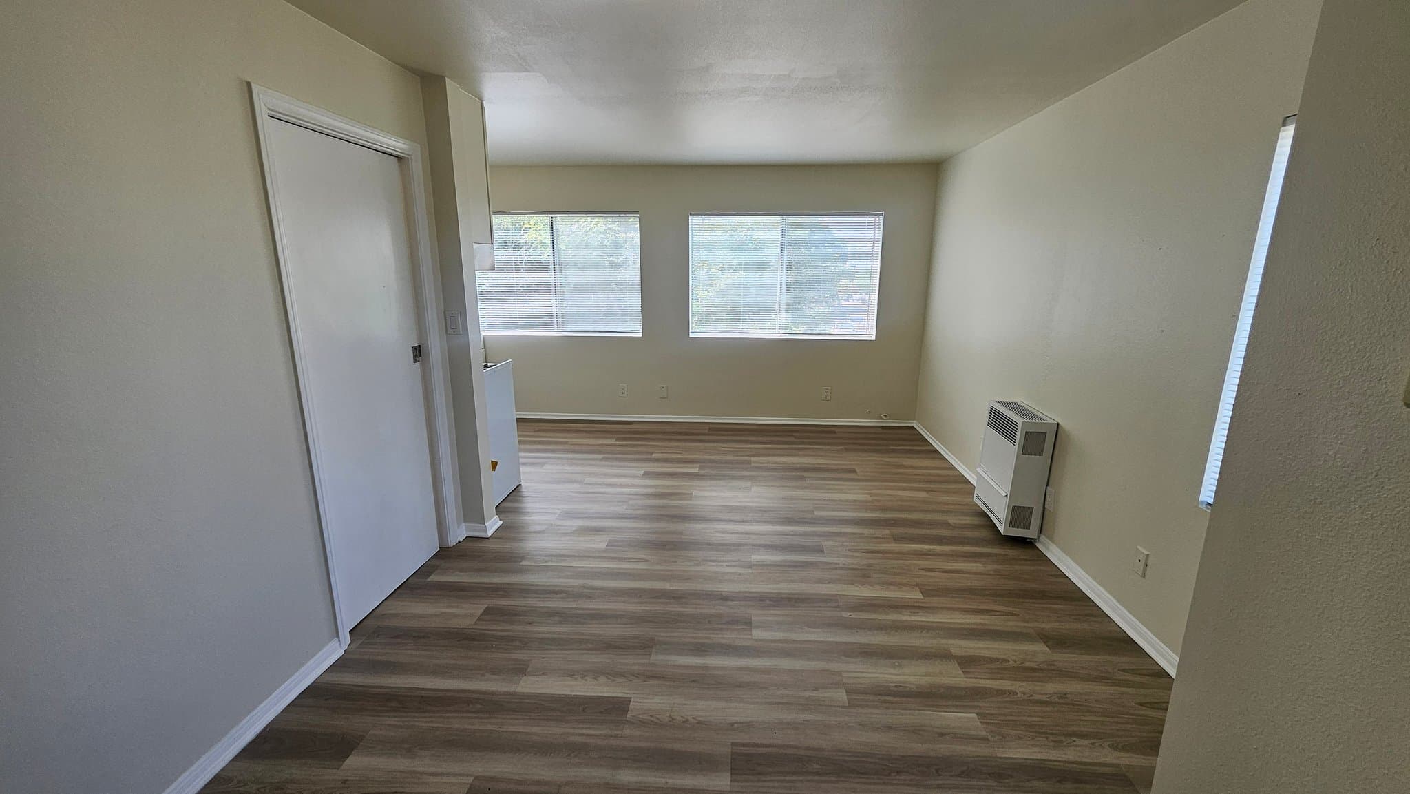 Los Angeles Apartment: 1750 S Longwood Ave