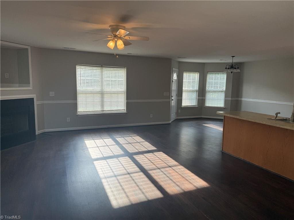 Winston Salem House: 157 Dunbarton Ct