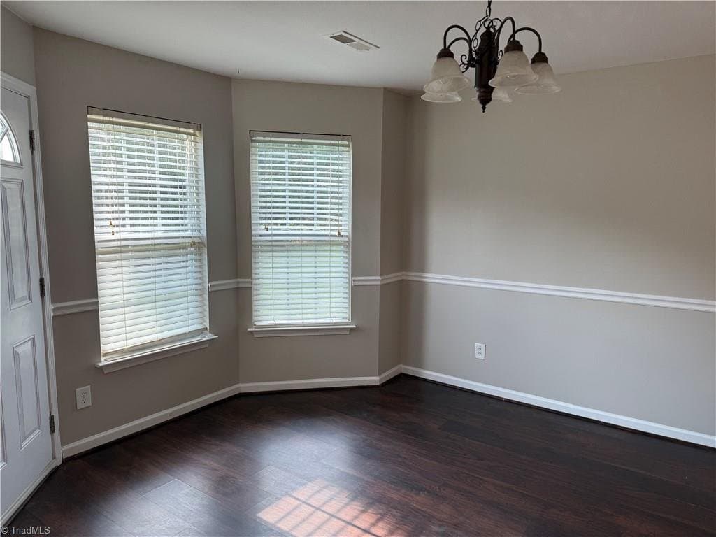 Winston Salem House: 157 Dunbarton Ct
