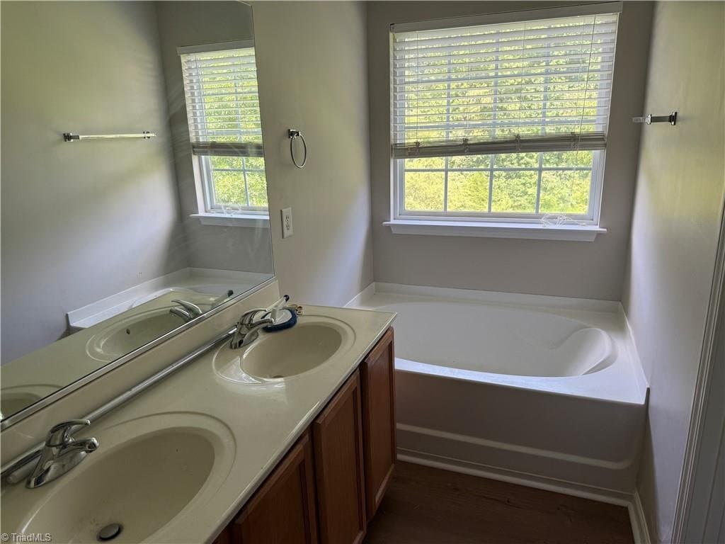Winston Salem House: 157 Dunbarton Ct