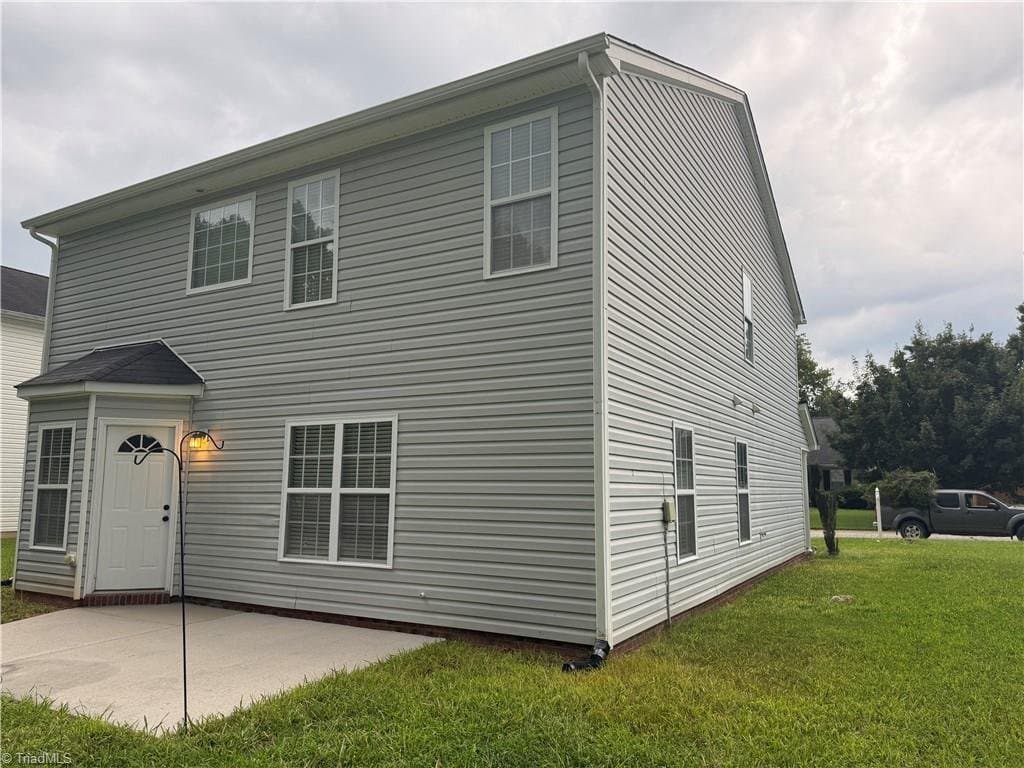 Winston Salem House: 157 Dunbarton Ct