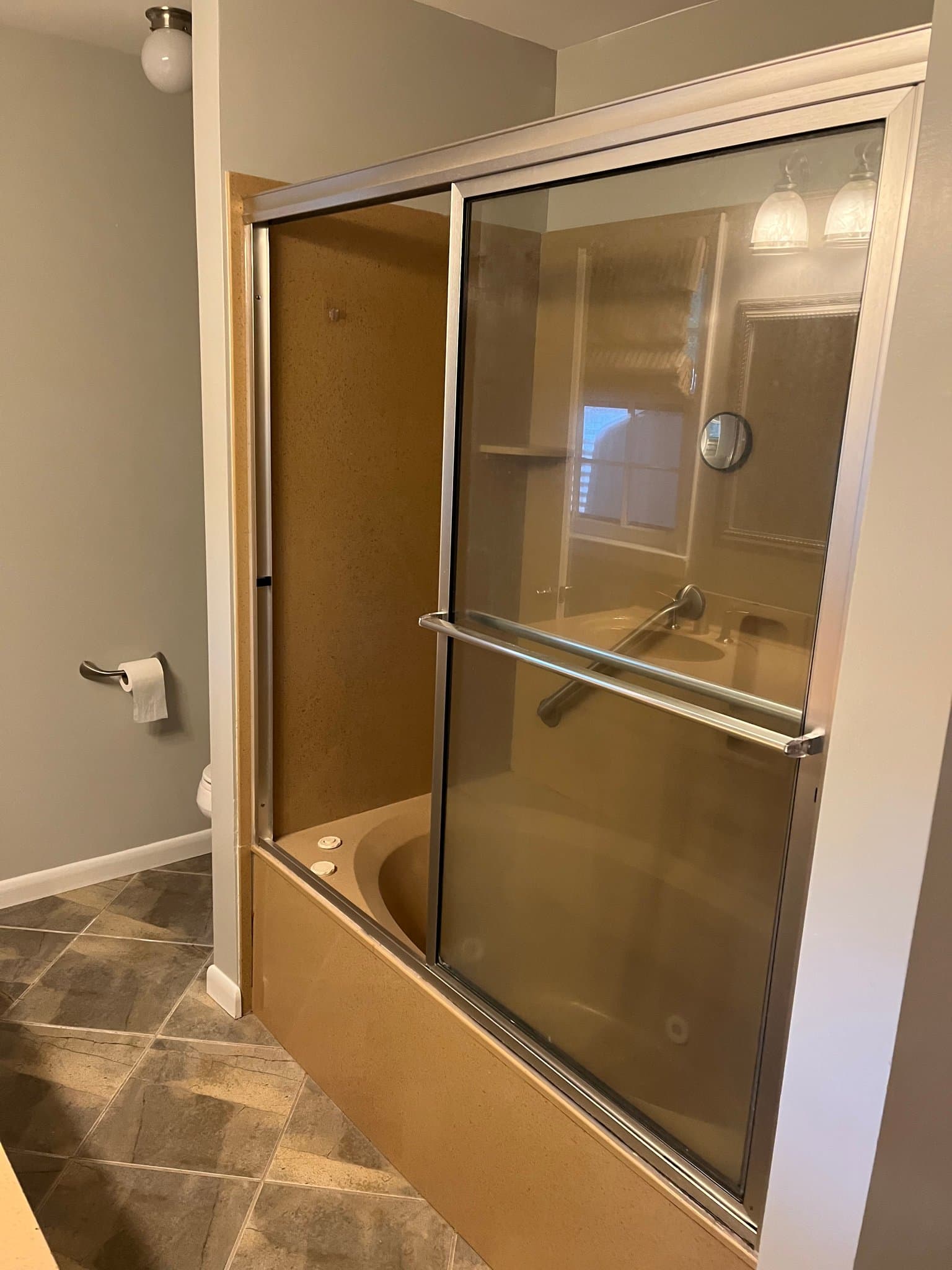 Commerce House: 650 Dogwood Trail
