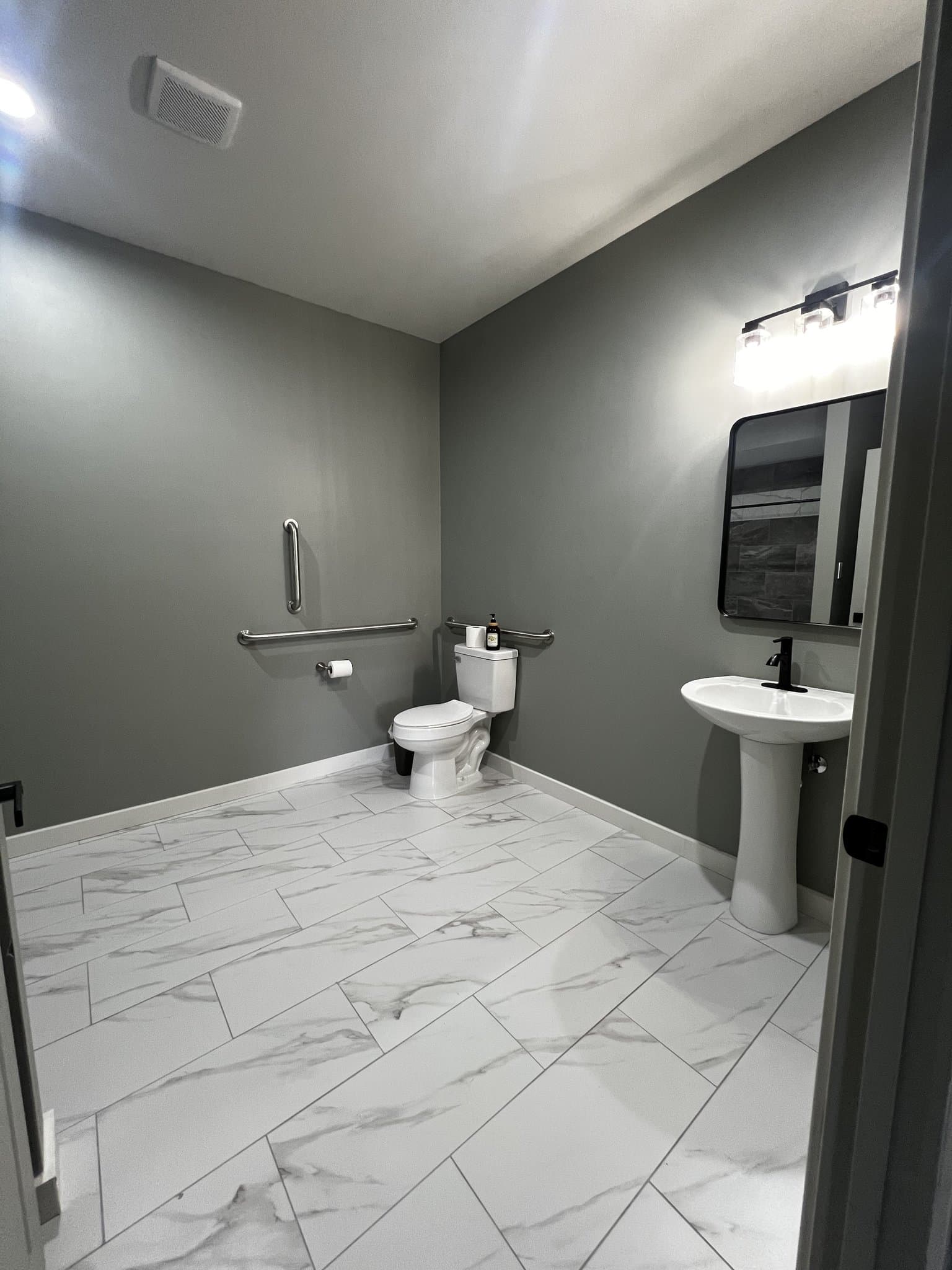 Albuquerque Apartment: 11715 Menaul Blvd. NE