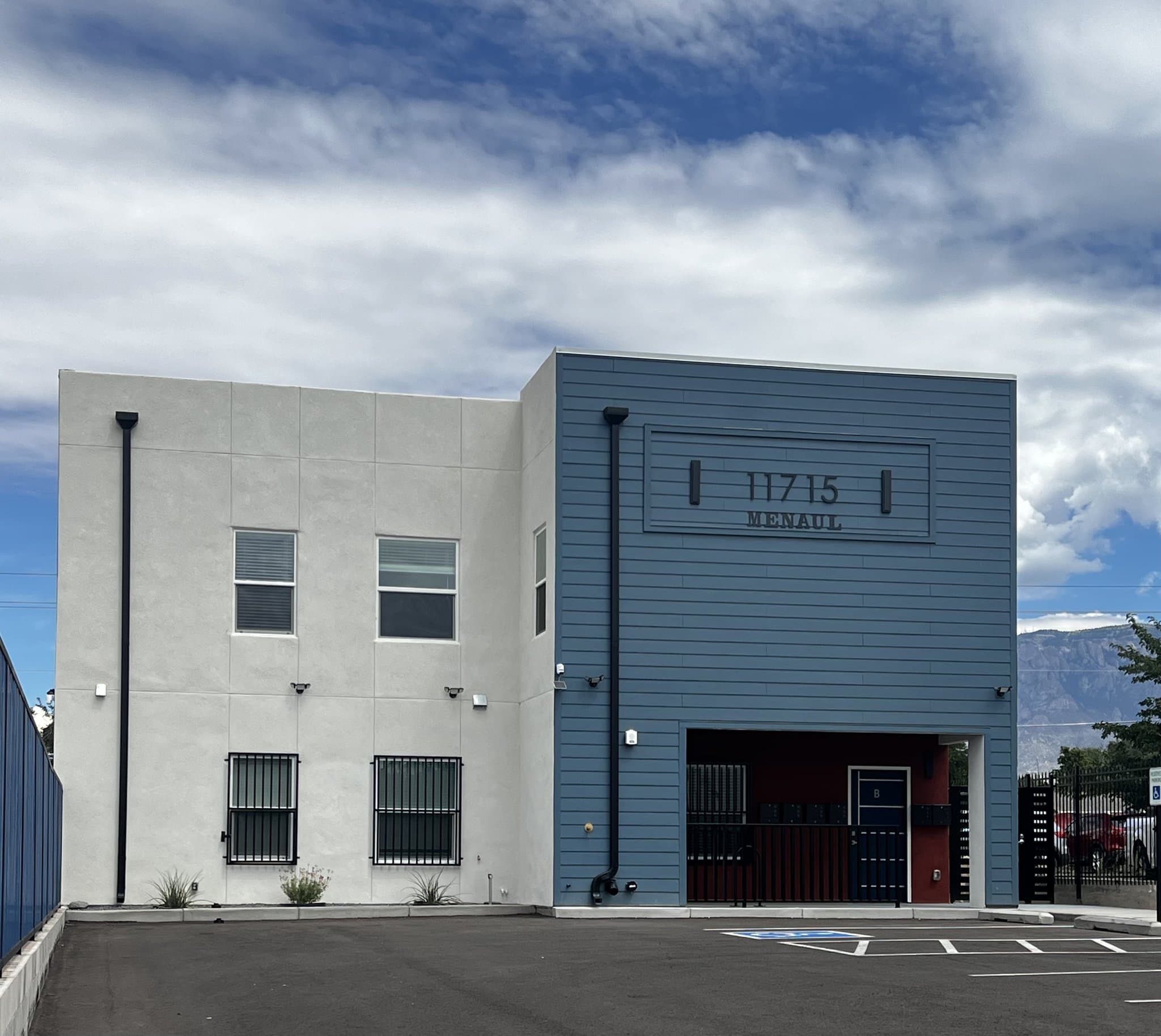 Albuquerque Apartment: 11715 Menaul Blvd. NE