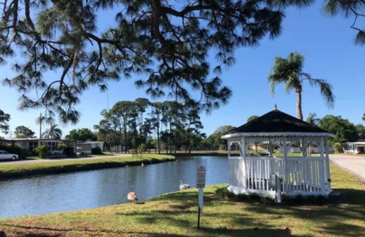 Largo House: 7001 142nd Ave