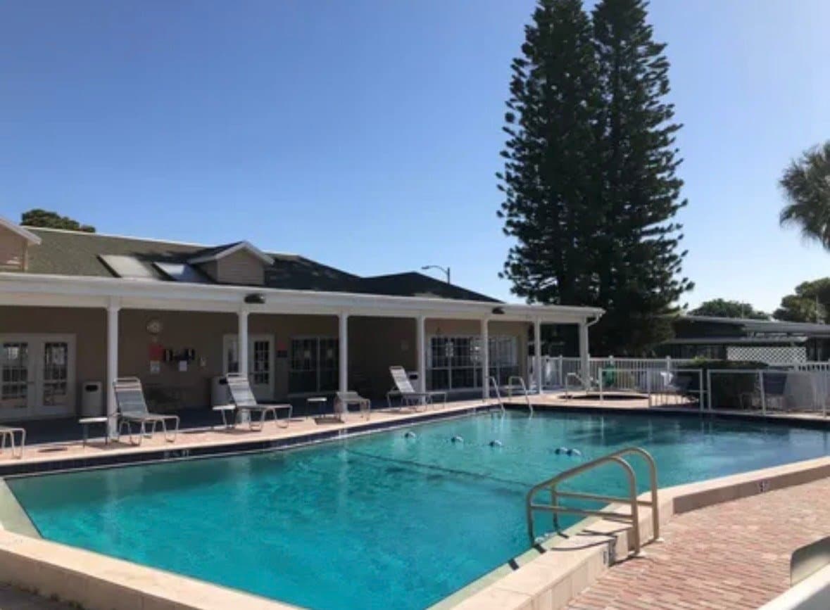Largo House: 7001 142nd Ave
