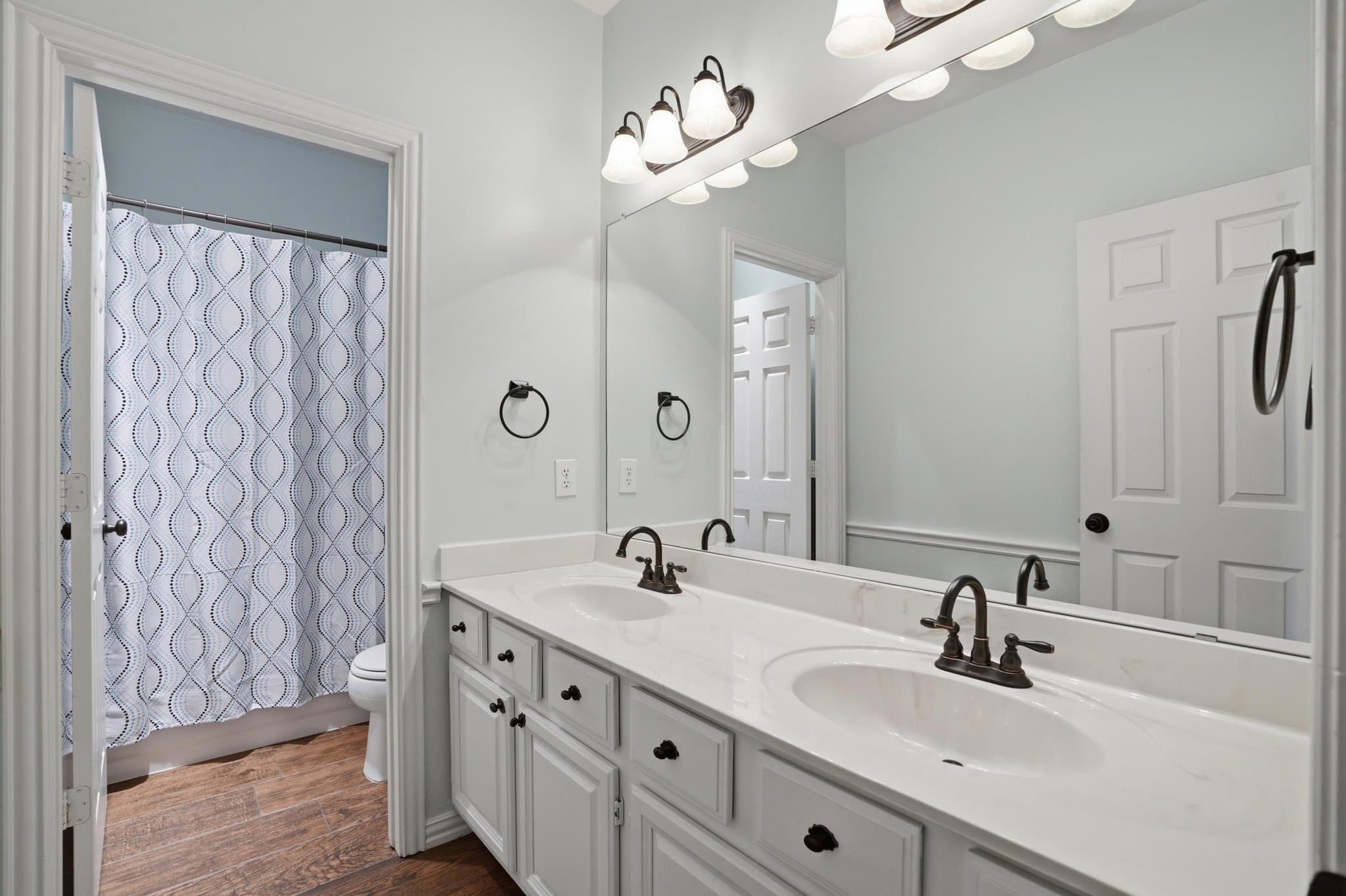 Garland House: 6613 Barclay Lane