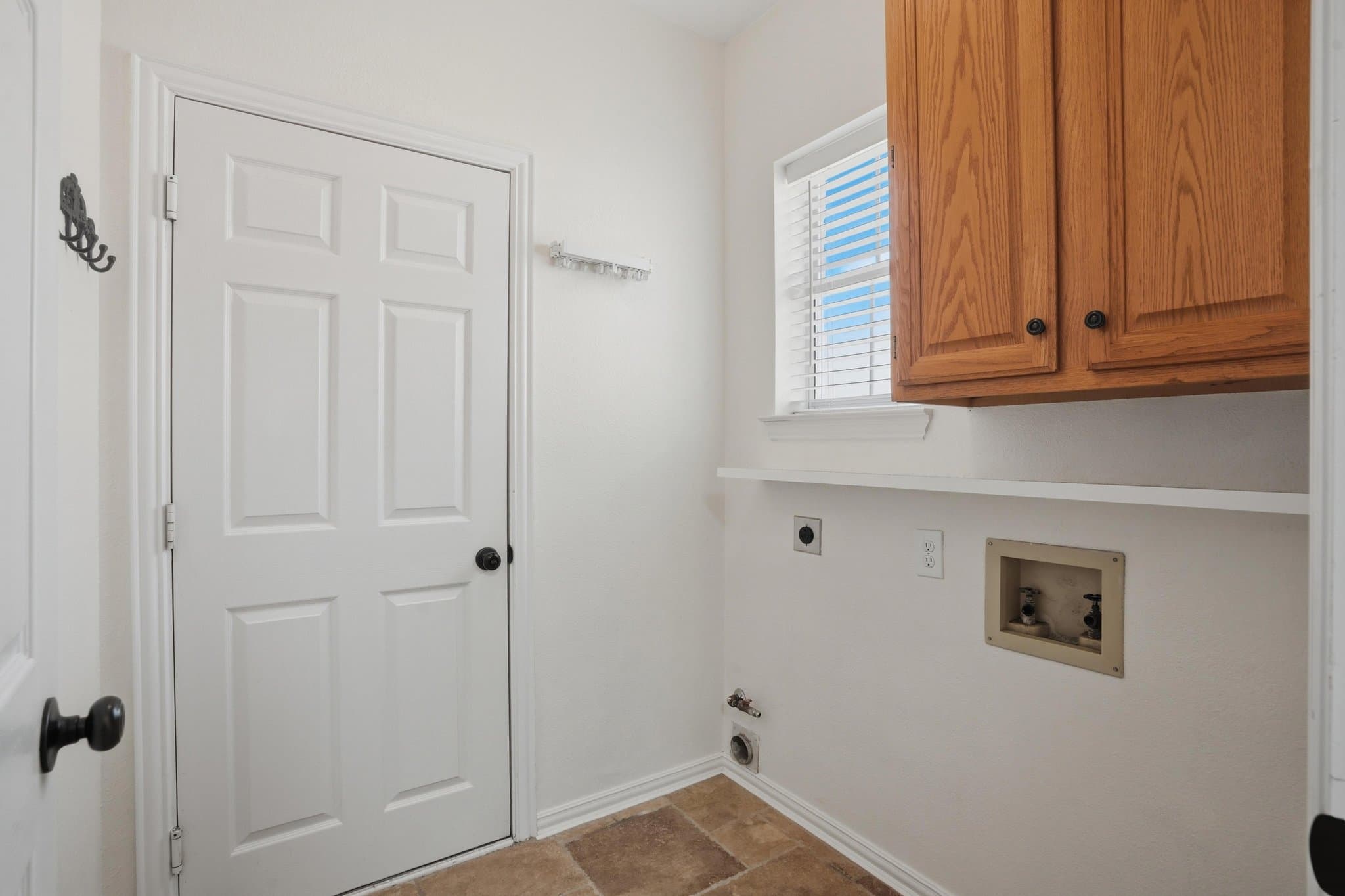 Garland House: 6613 Barclay Lane