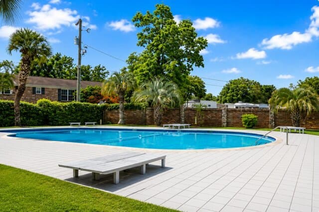 Charleston Condo: 867 Colony Dr