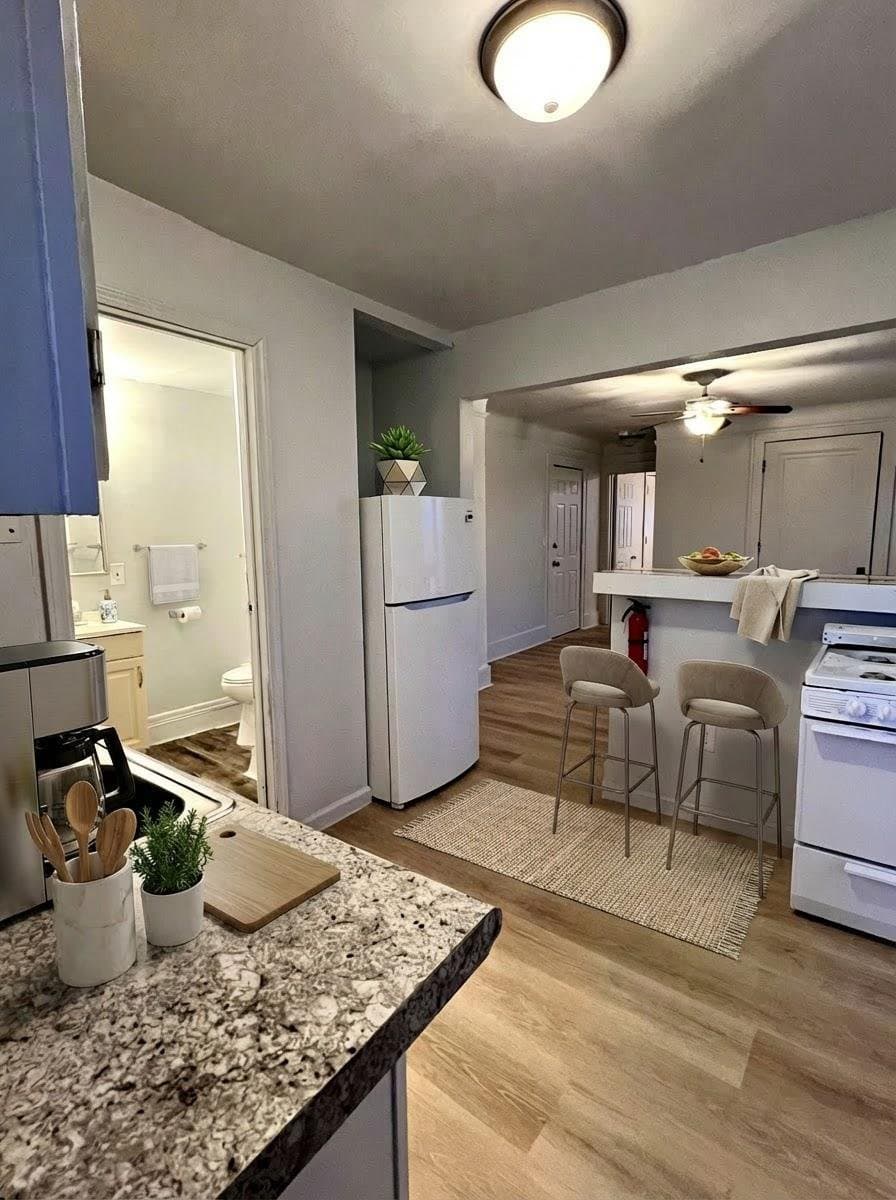 Lincoln Park Apartment: 1312 Hanford