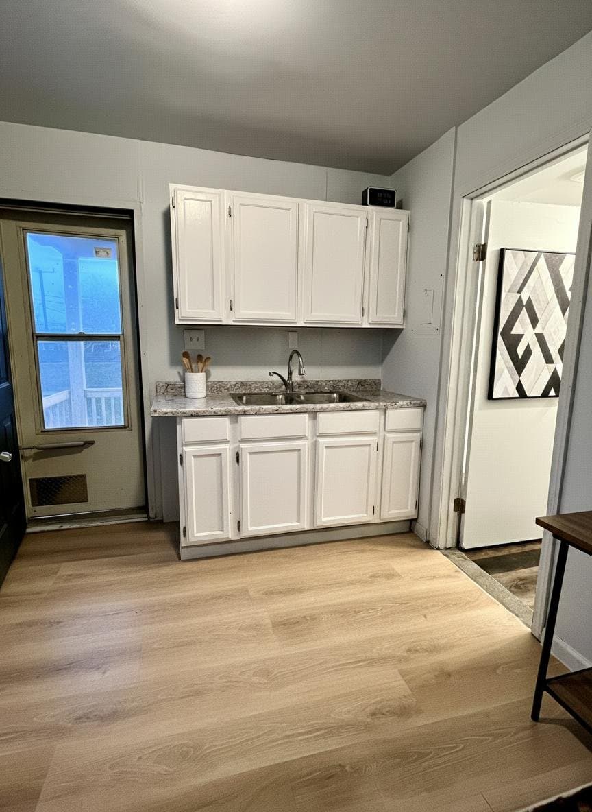 Lincoln Park Apartment: 1312 Hanford