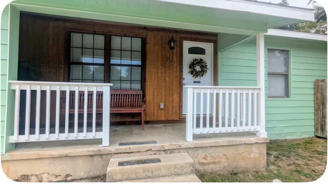 San Antonio House: 211 Belfast Dr