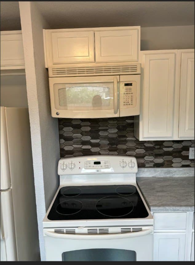 San Antonio House: 211 Belfast Dr