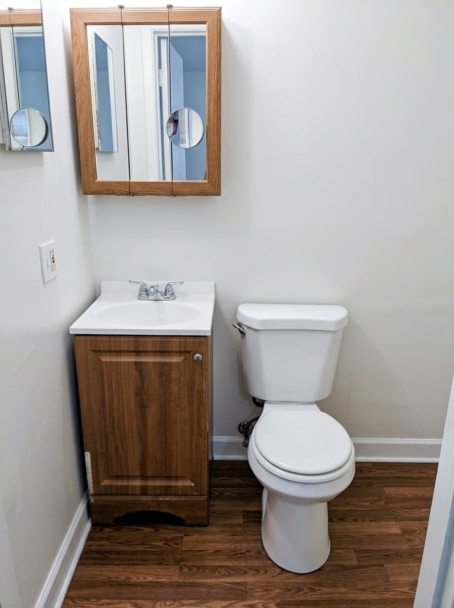 moseslake Apartment: 2016 W broadway